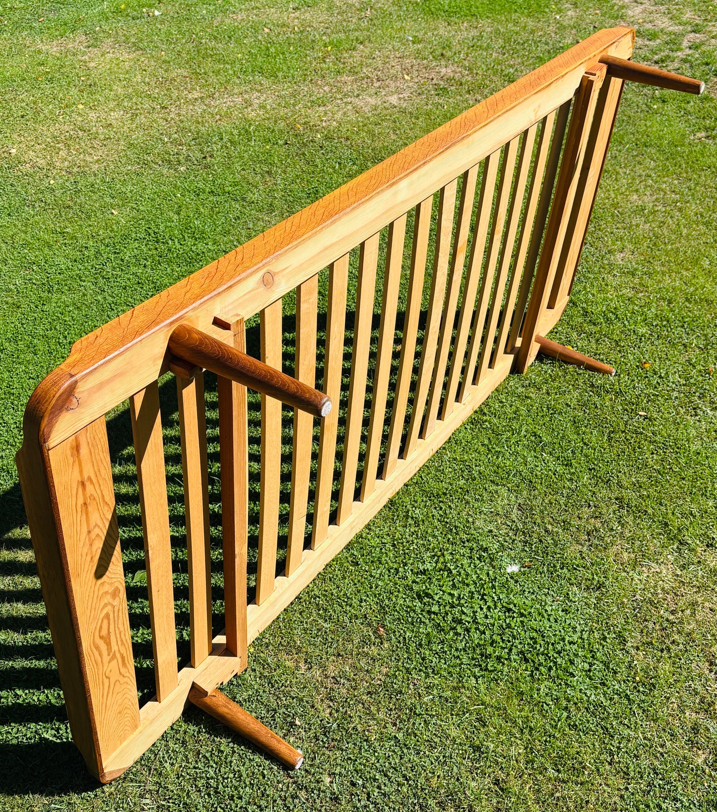 Daybed i eg med teak-detaljer