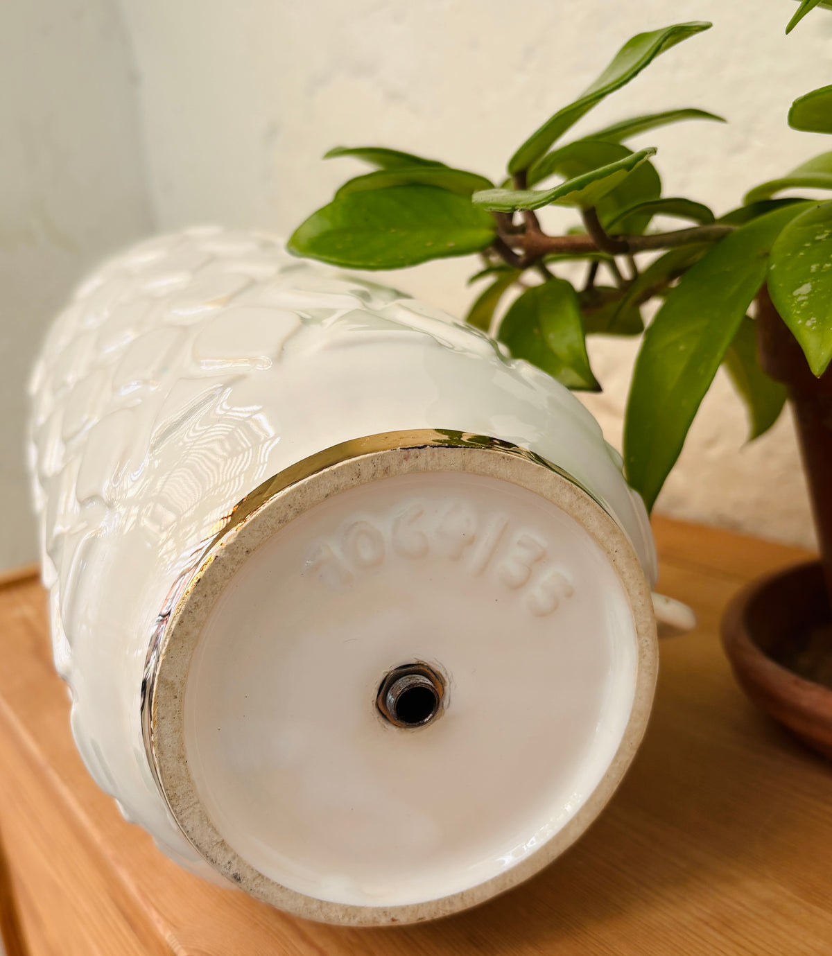 Retro bordlampe i hvid keramik