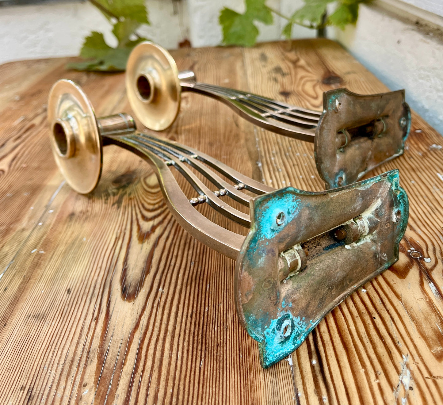 Par Art Nouveau messing væglysestager