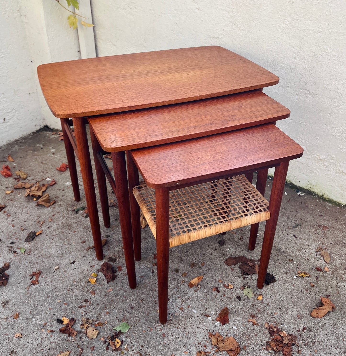 Sæt på tre indskudsborde i teak, dansk design fra 1960’erne