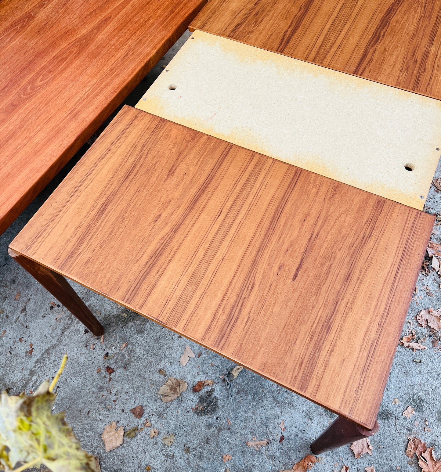 Spisebord i teak med hollandsk udtræk