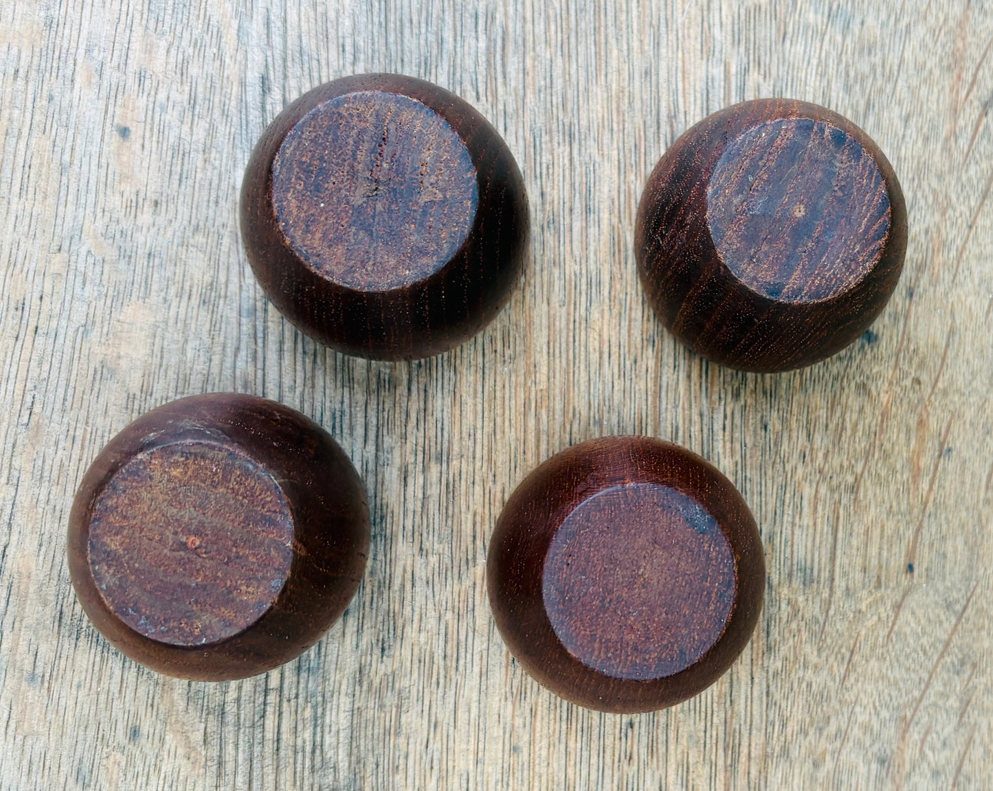 4 stk. æggebægre i teak