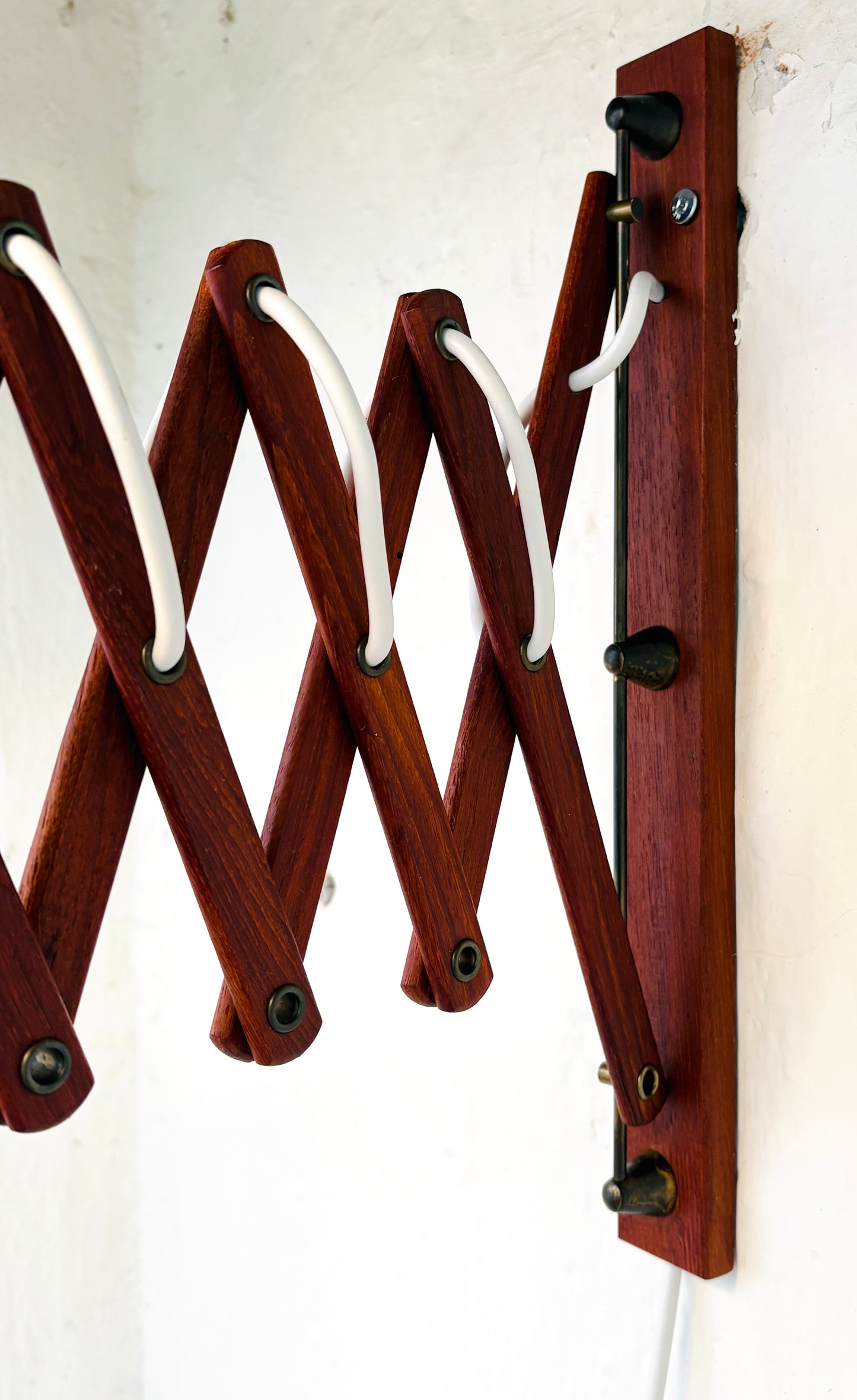 LYFA sakselampe i teak - stor model