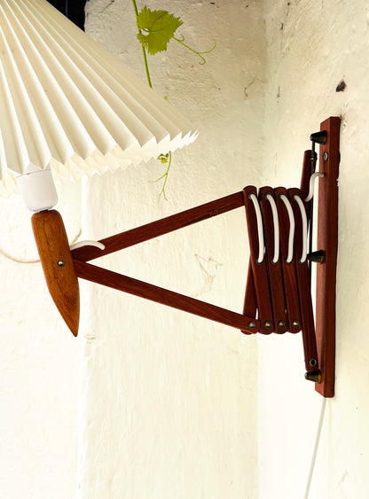 LYFA sakselampe i teak - stor model