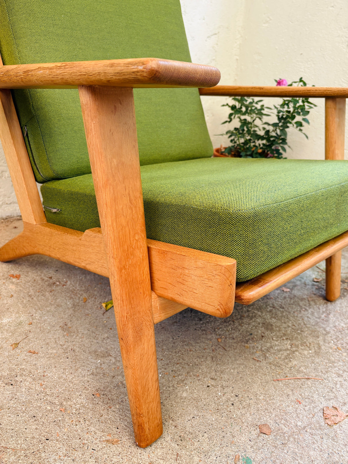 Hans J. Wegner GE 290A lænestol i eg