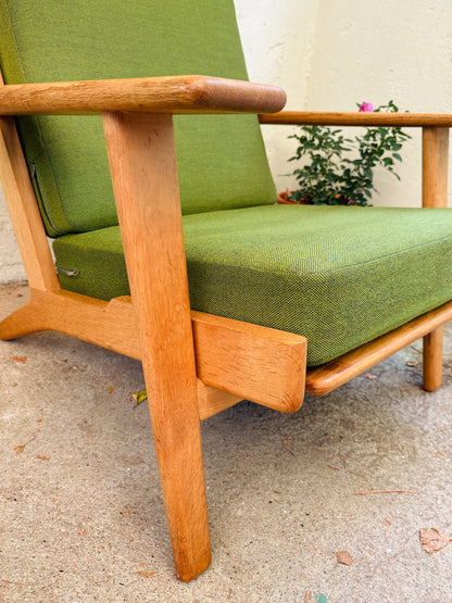Hans J. Wegner GE 290A lænestol i eg