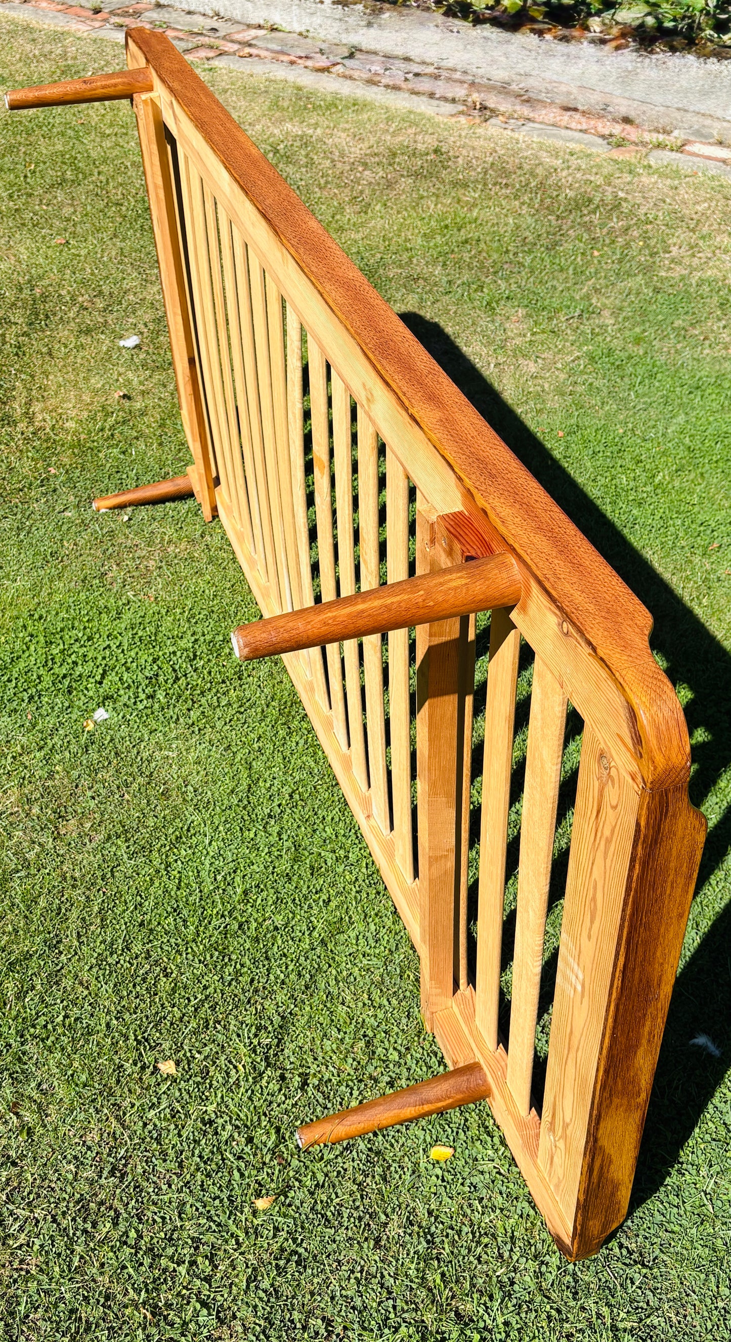 Daybed i eg med teak-detaljer