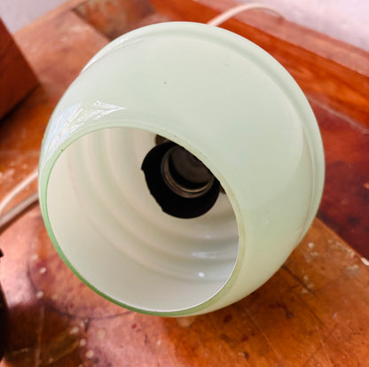 Art Deco lampe med mintgrøn glaskuppel