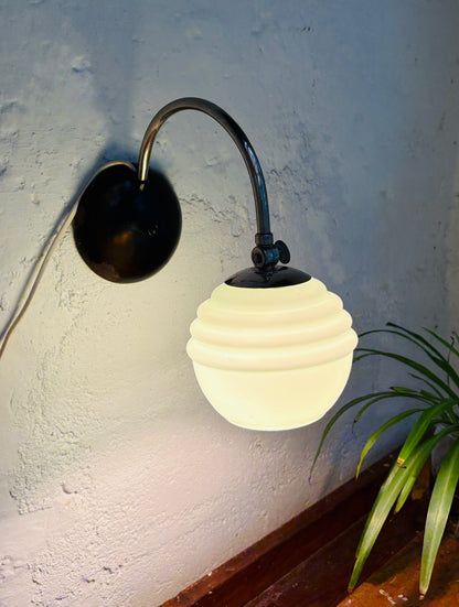 Art Deco lampe med mintgrøn glaskuppel
