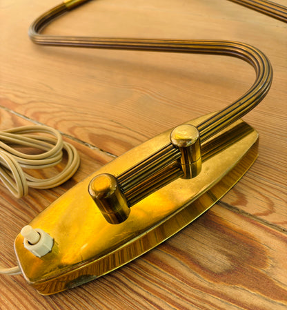 Svingarmslampe i messing