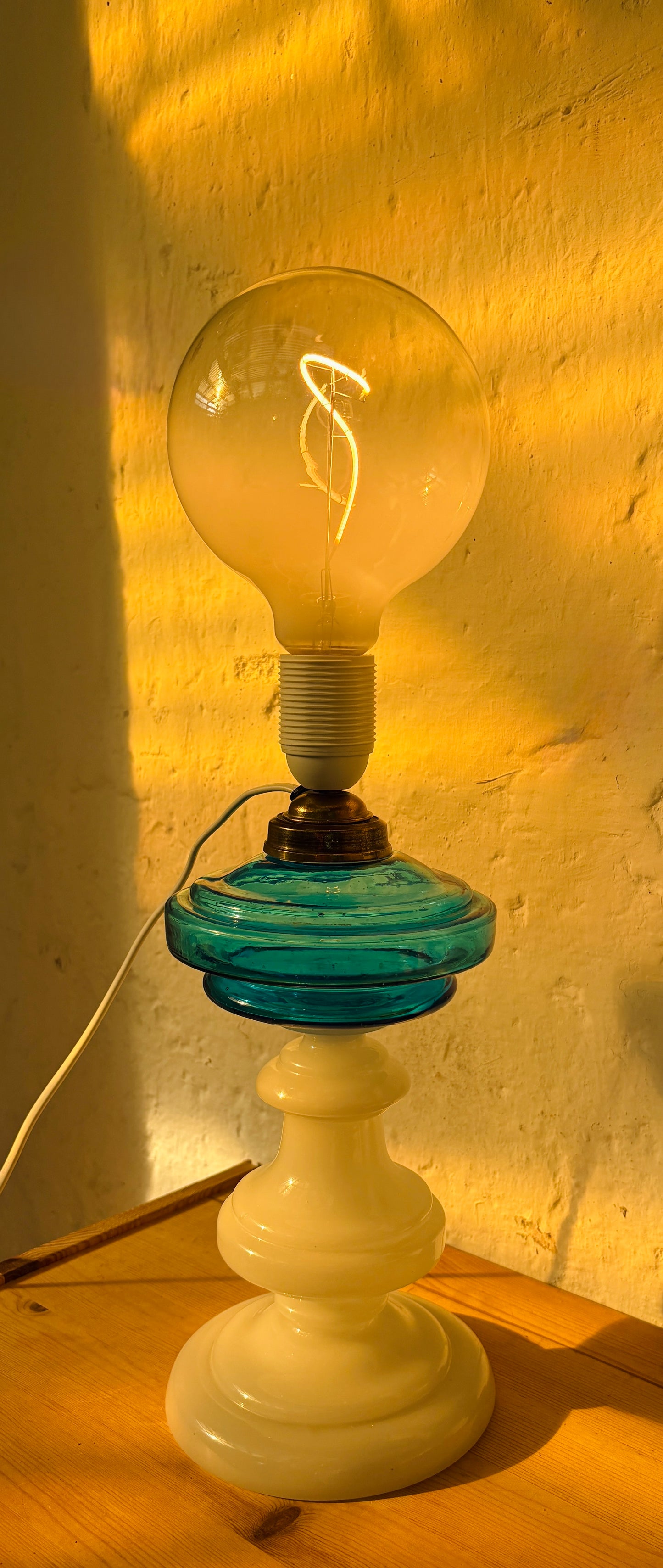 Bordlampe i opalineglas