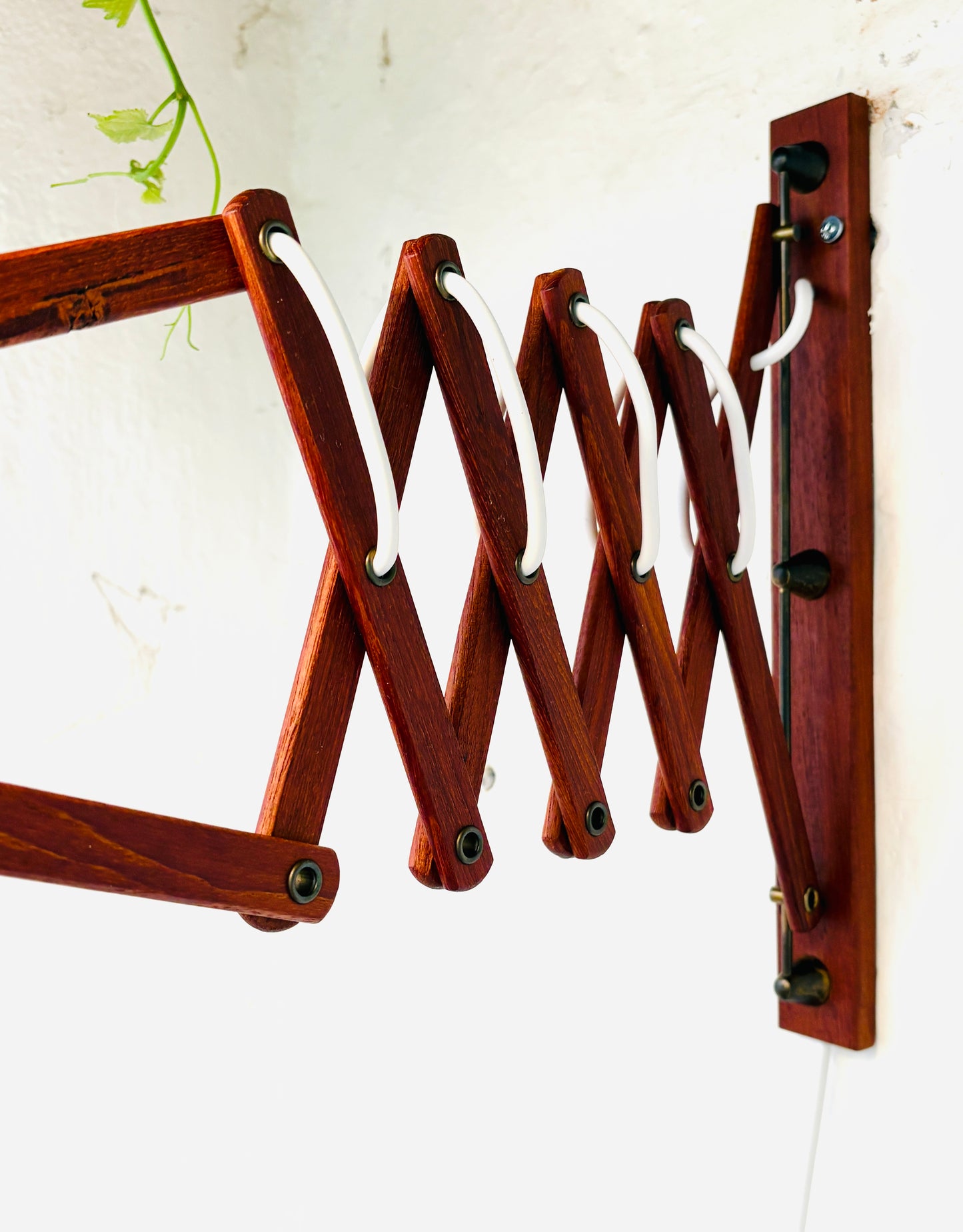 LYFA sakselampe i teak - stor model