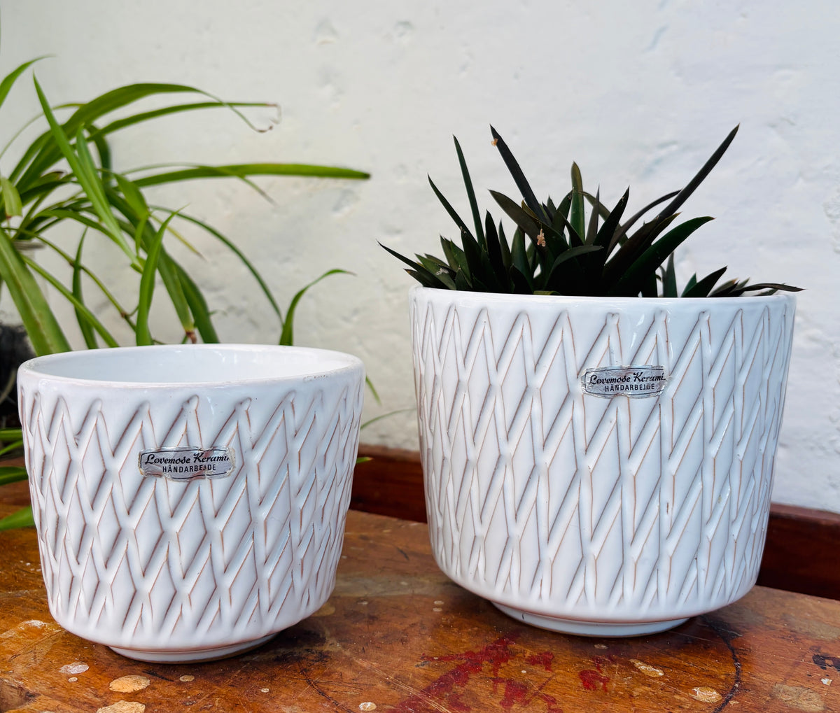 Løvemose Keramik flower pot covers in white stoneware