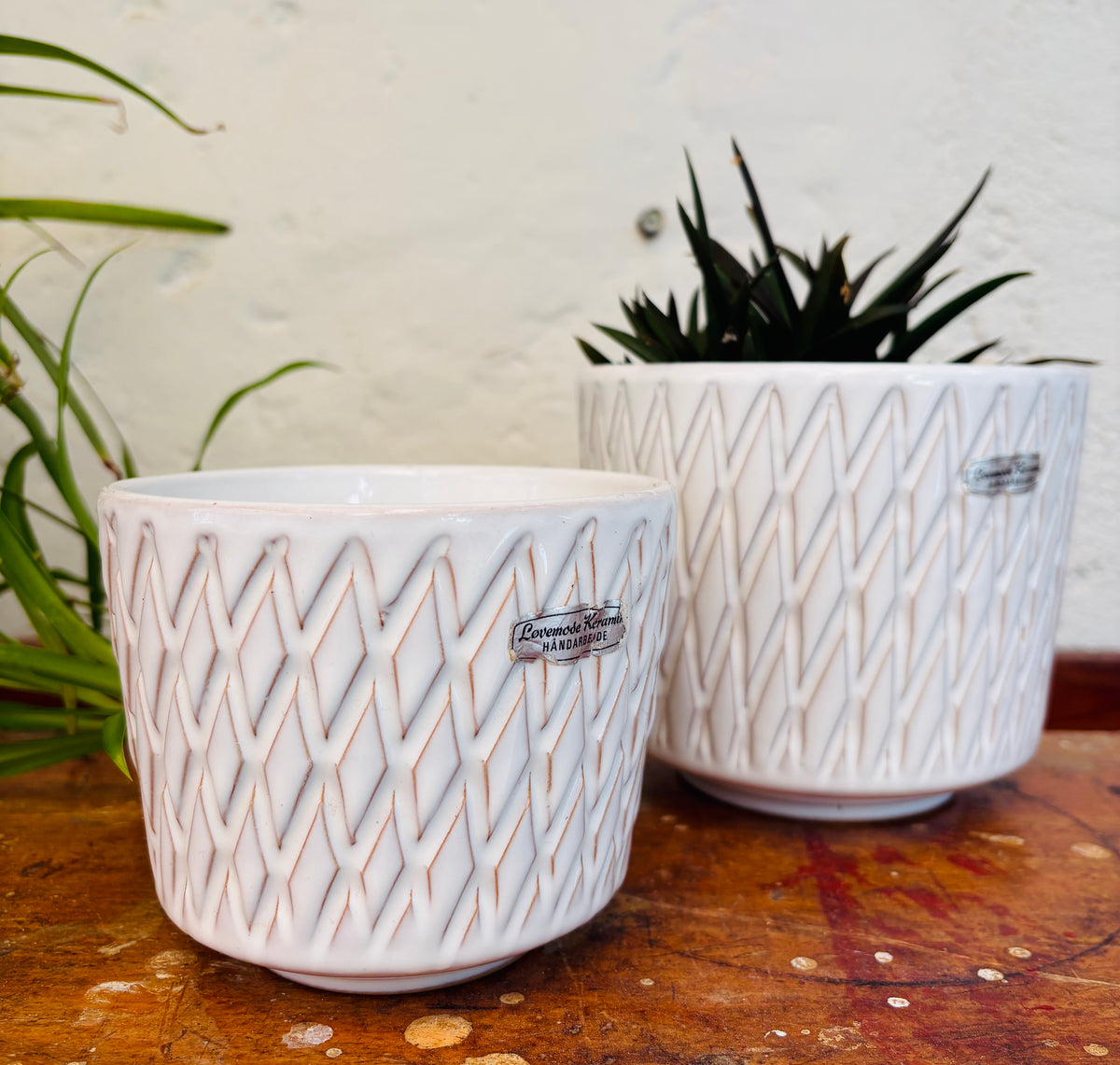 Løvemose Keramik flower pot covers in white stoneware