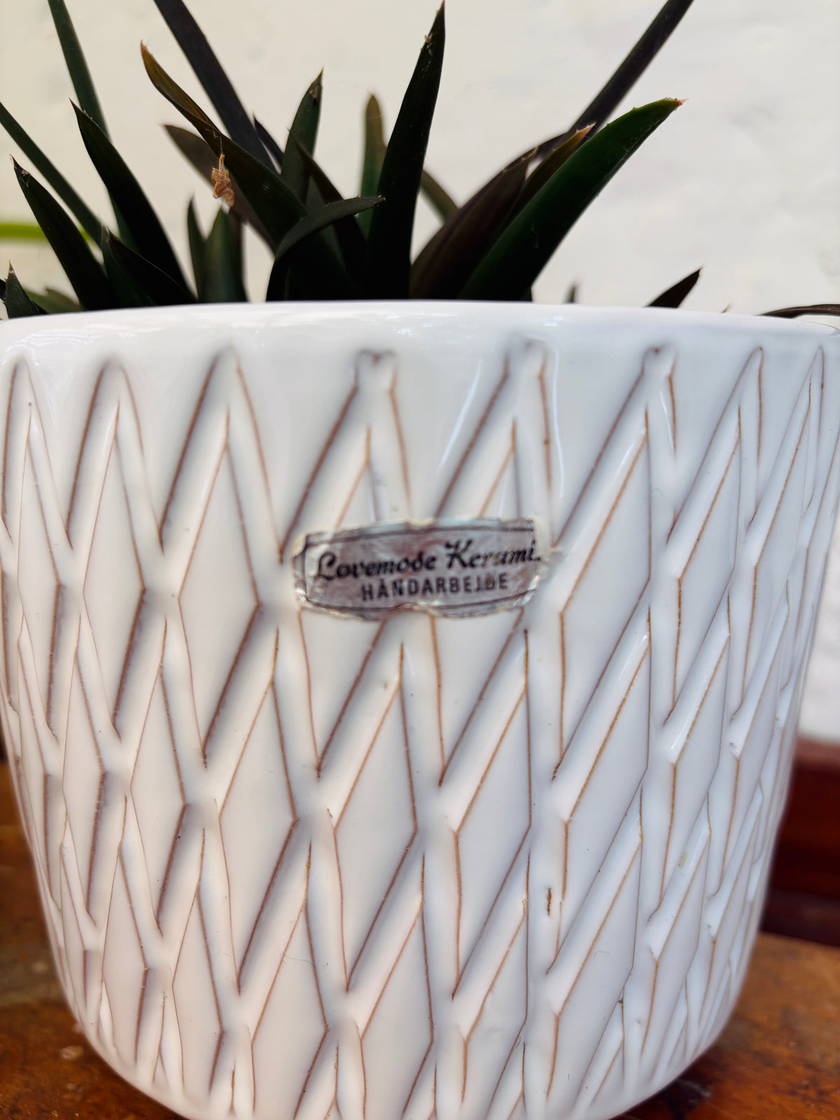 Løvemose Keramik flower pot covers in white stoneware