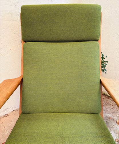 Hans J. Wegner GE 290A lænestol i eg
