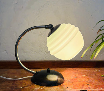Art Deco lampe med mintgrøn glaskuppel