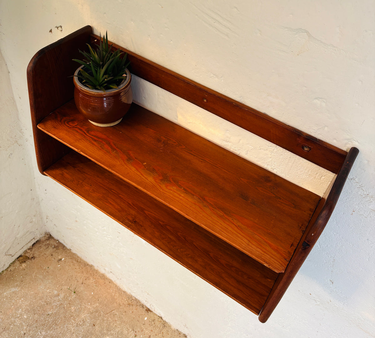 Wall-mounted shelf