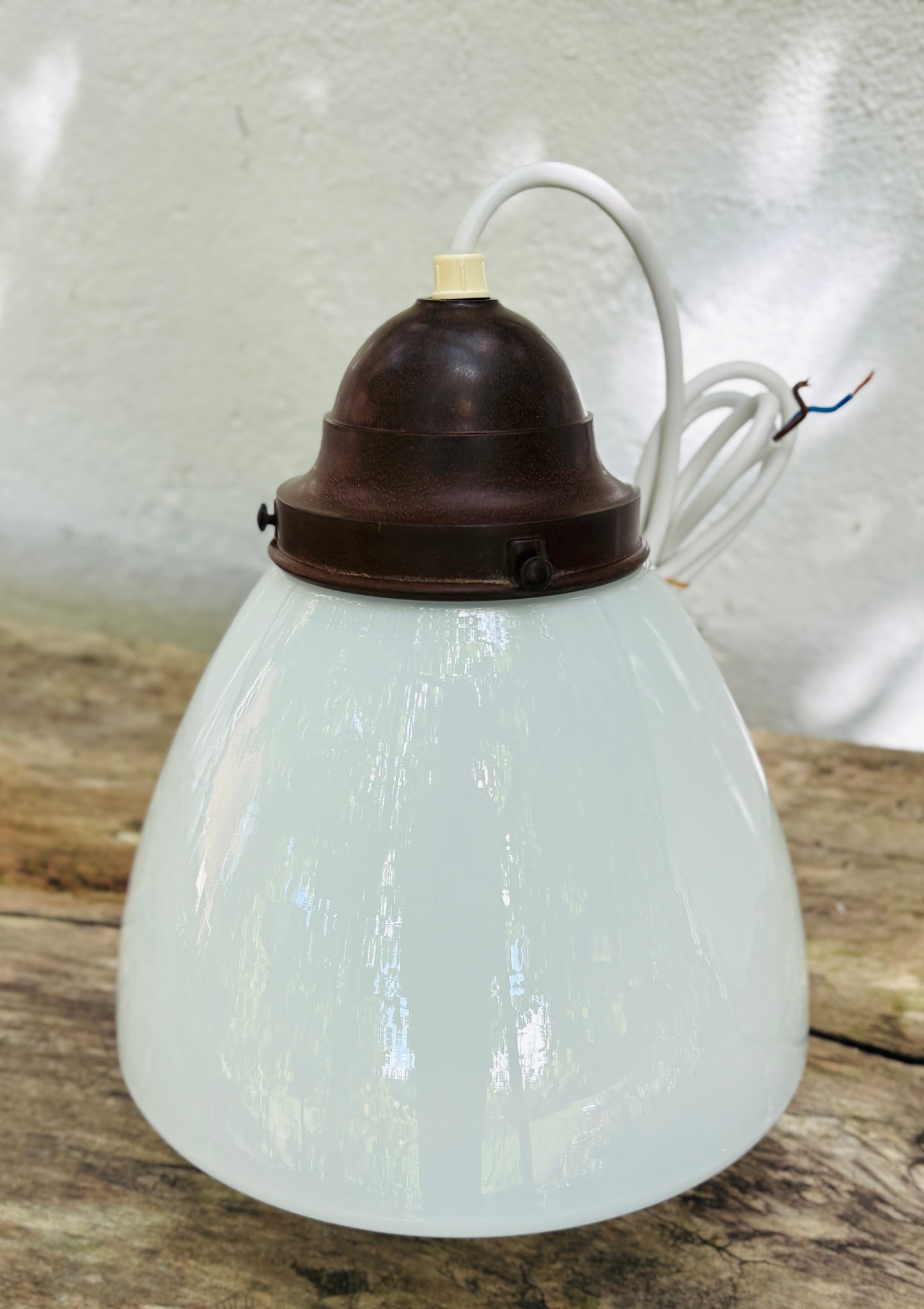 Gammel “skolelampe” i opalglas