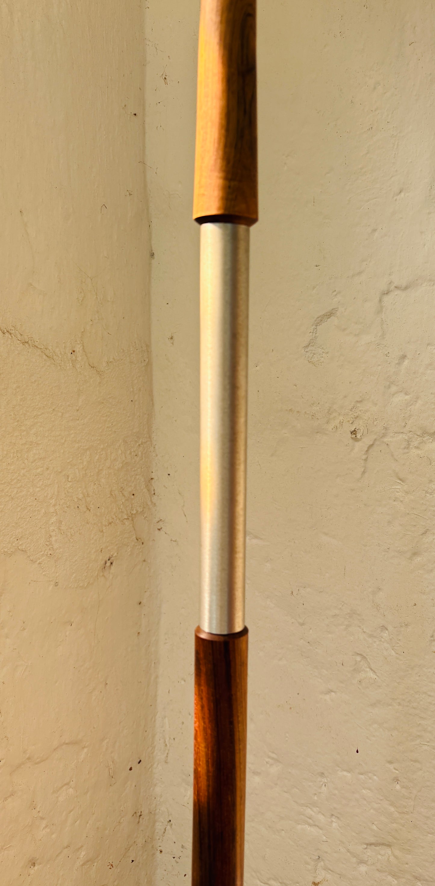Vintagestanderlampe i alu og palisander