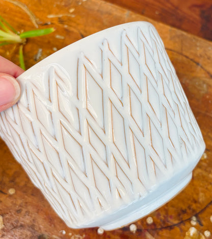 Løvemose Keramik flower pot covers in white stoneware