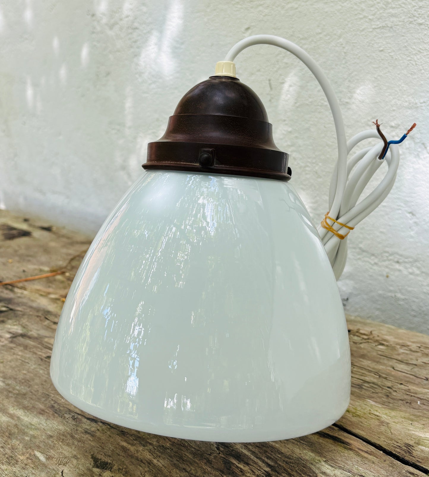 Gammel “skolelampe” i opalglas