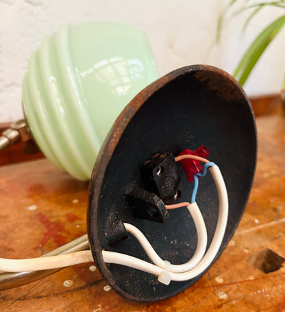 Art Deco lampe med mintgrøn glaskuppel