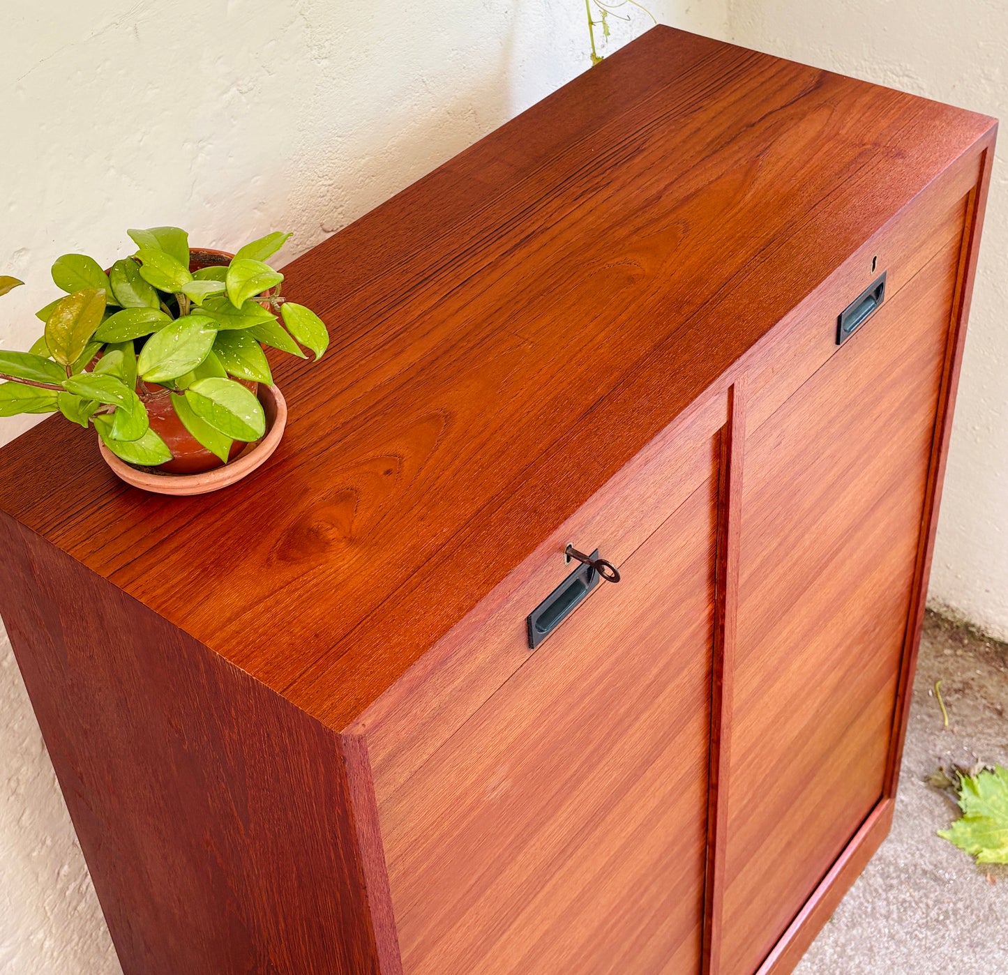 Dobbelt jalousiskab i teak