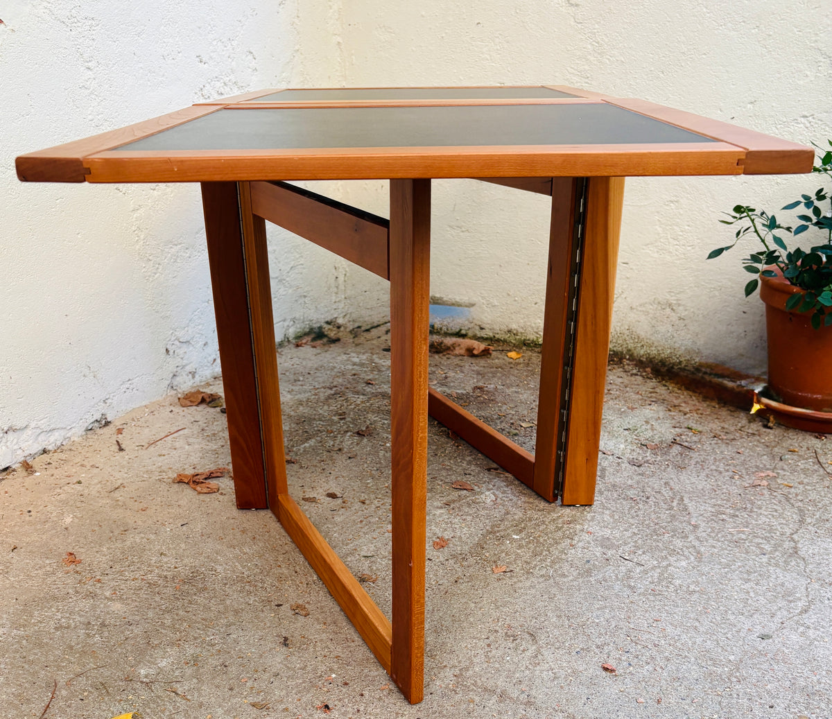 Sofa/side table