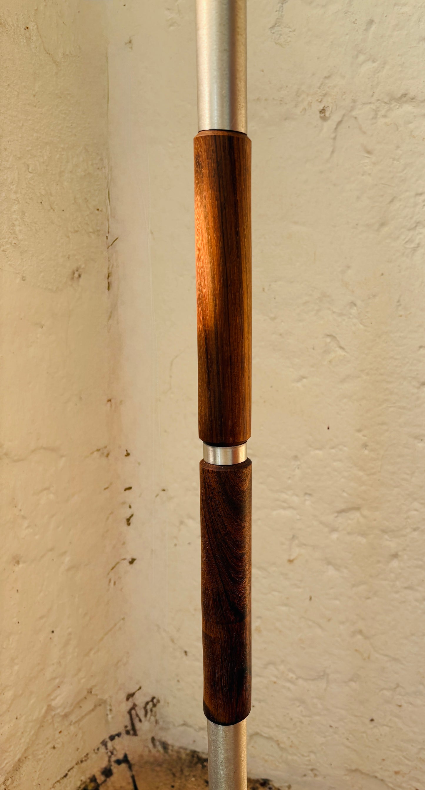Vintagestanderlampe i alu og palisander