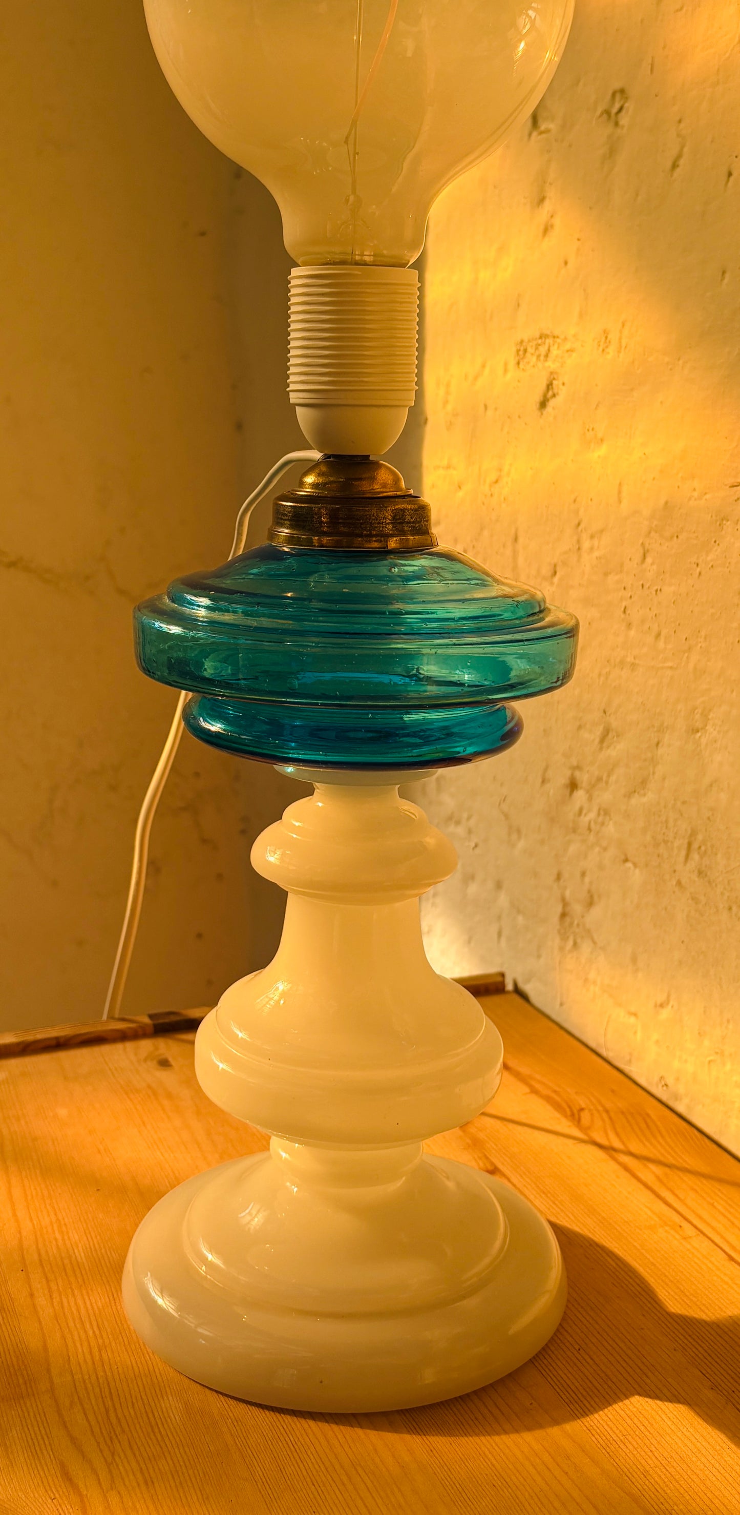 Bordlampe i opalineglas