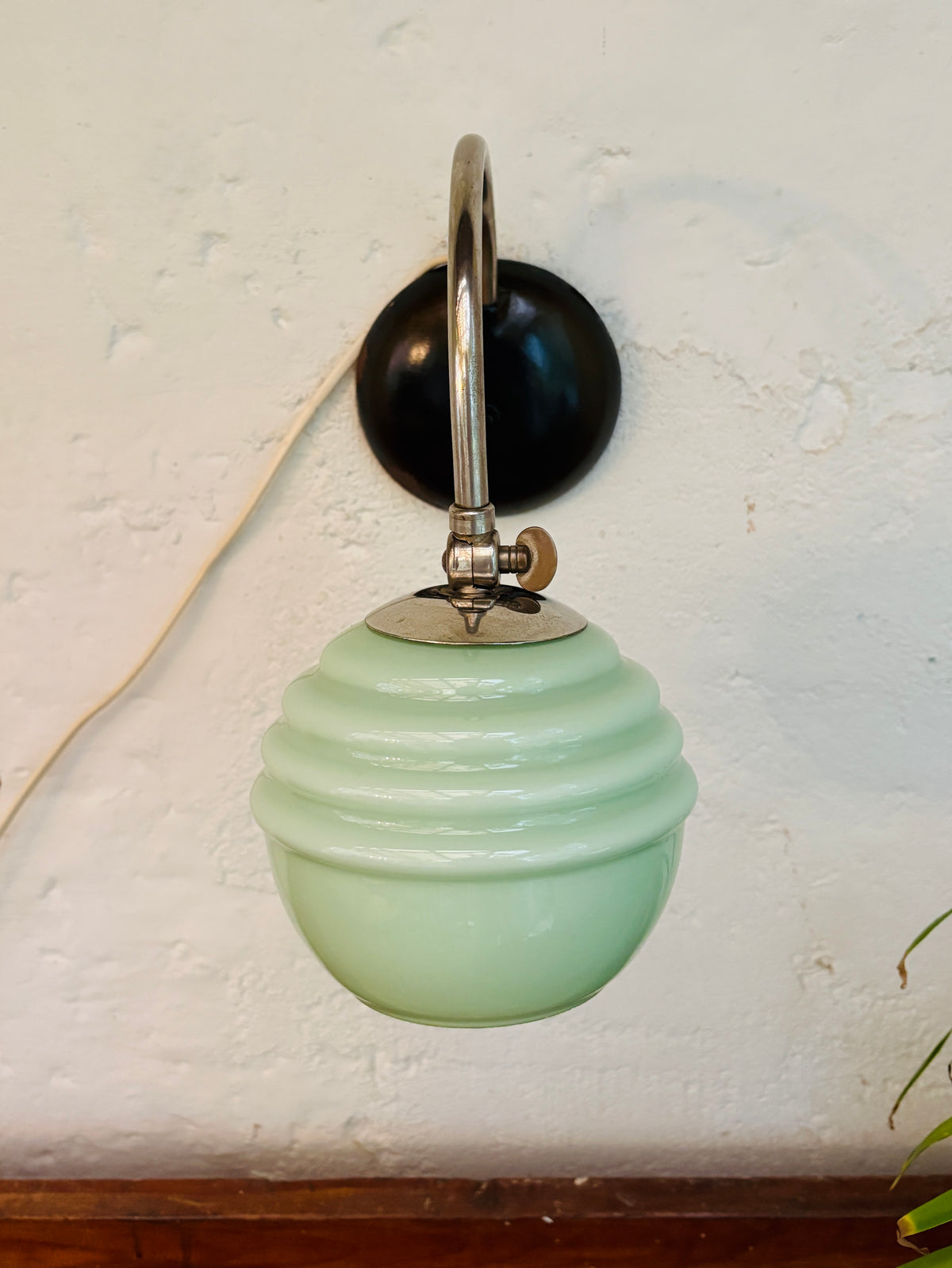 Art Deco lampe med mintgrøn glaskuppel
