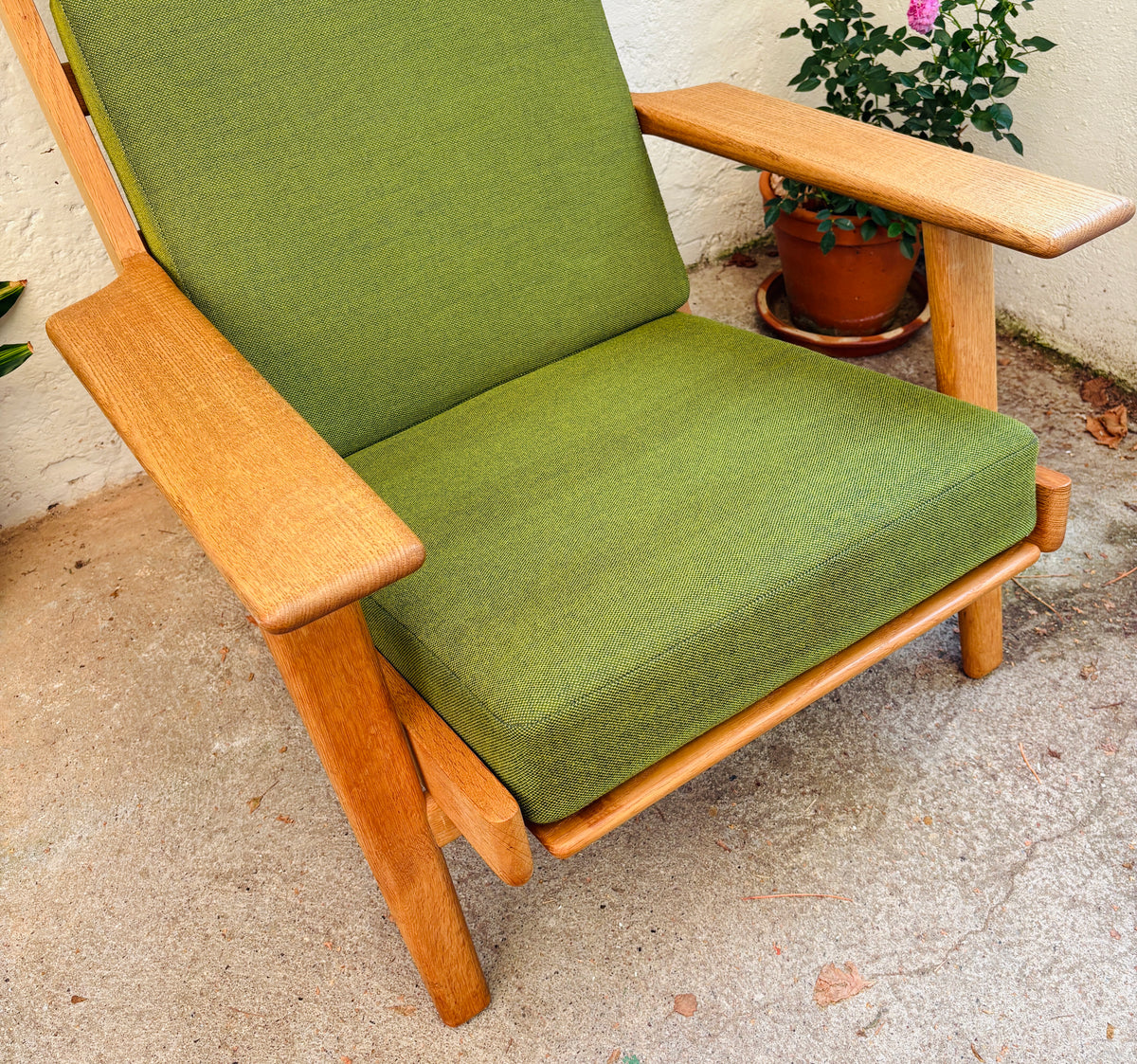 Hans J. Wegner GE 290A lænestol i eg
