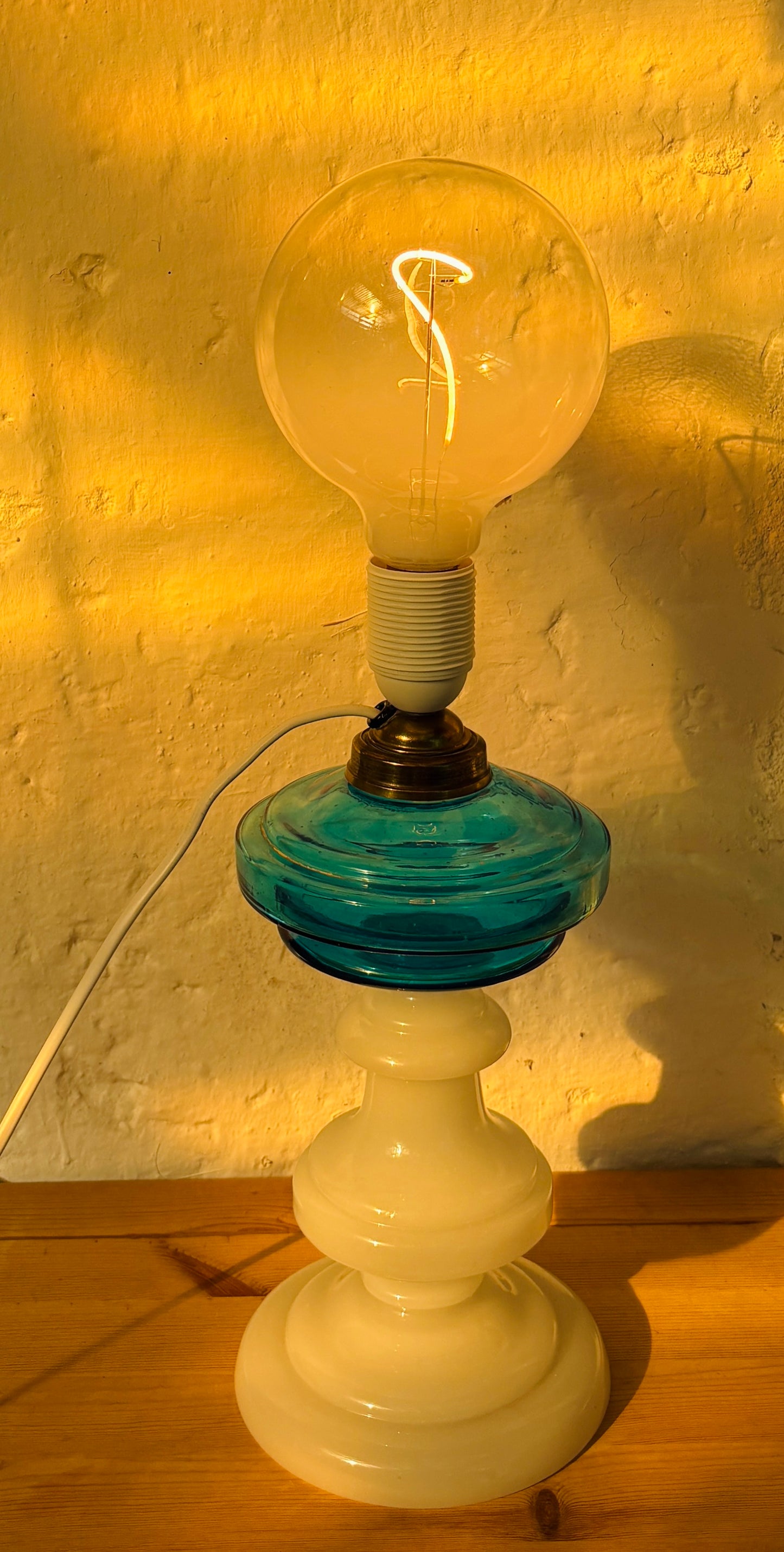 Bordlampe i opalineglas
