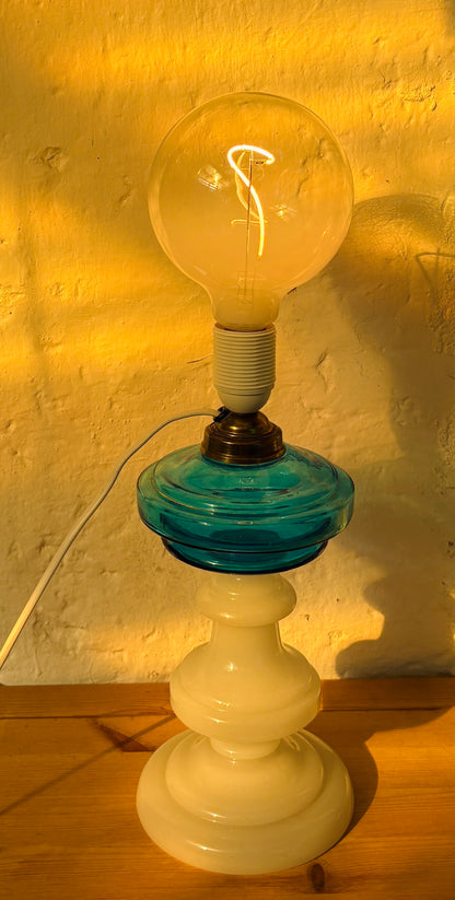Bordlampe i opalineglas
