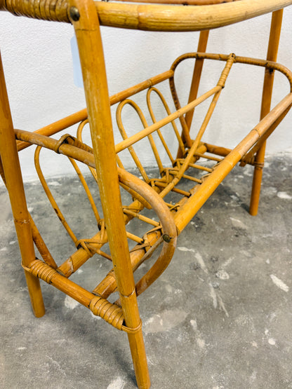 Bambus sidebord med magasinholder