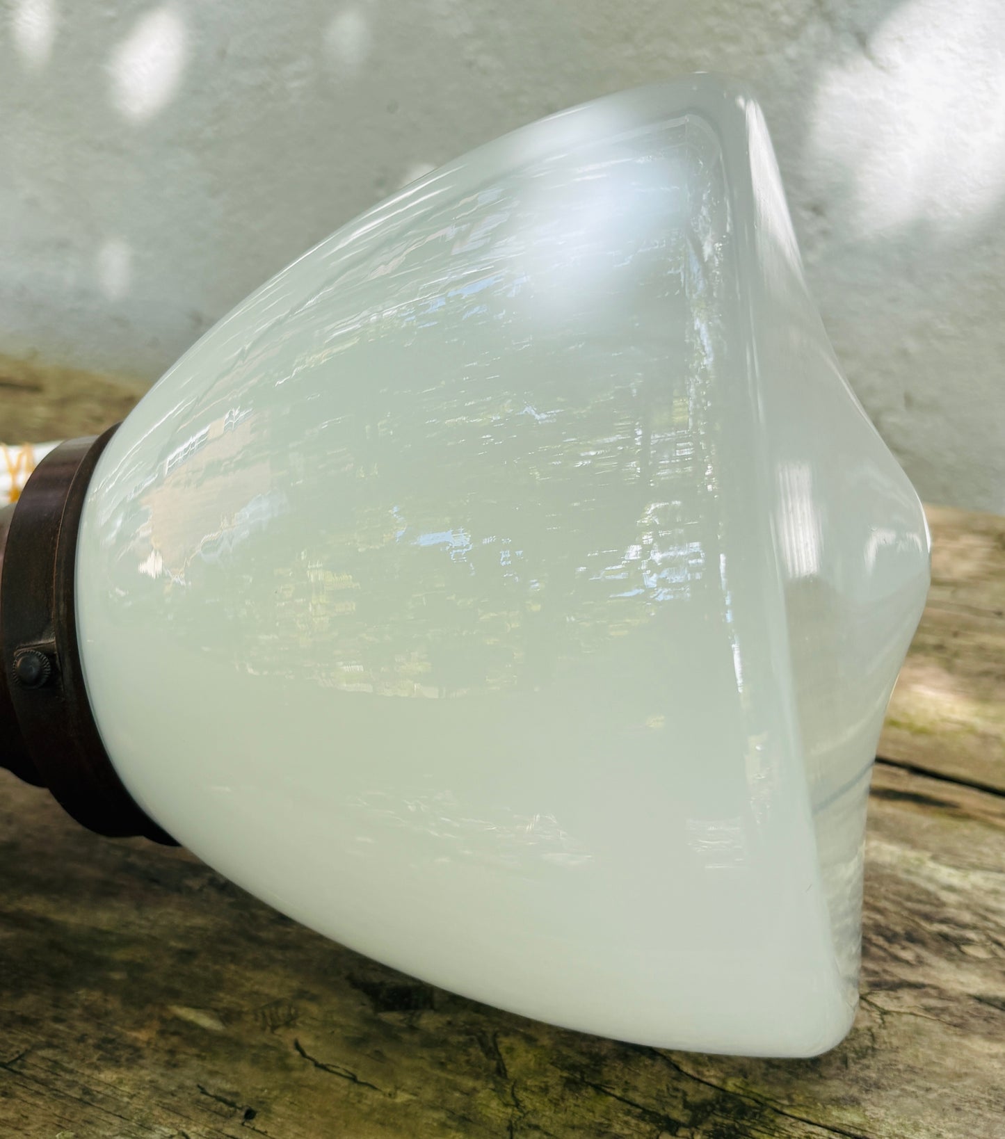 Gammel “skolelampe” i opalglas