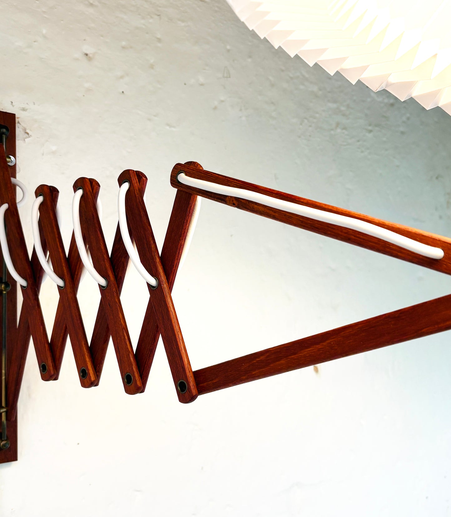 LYFA sakselampe i teak - stor model