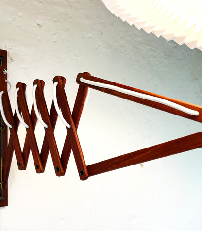 LYFA sakselampe i teak - stor model