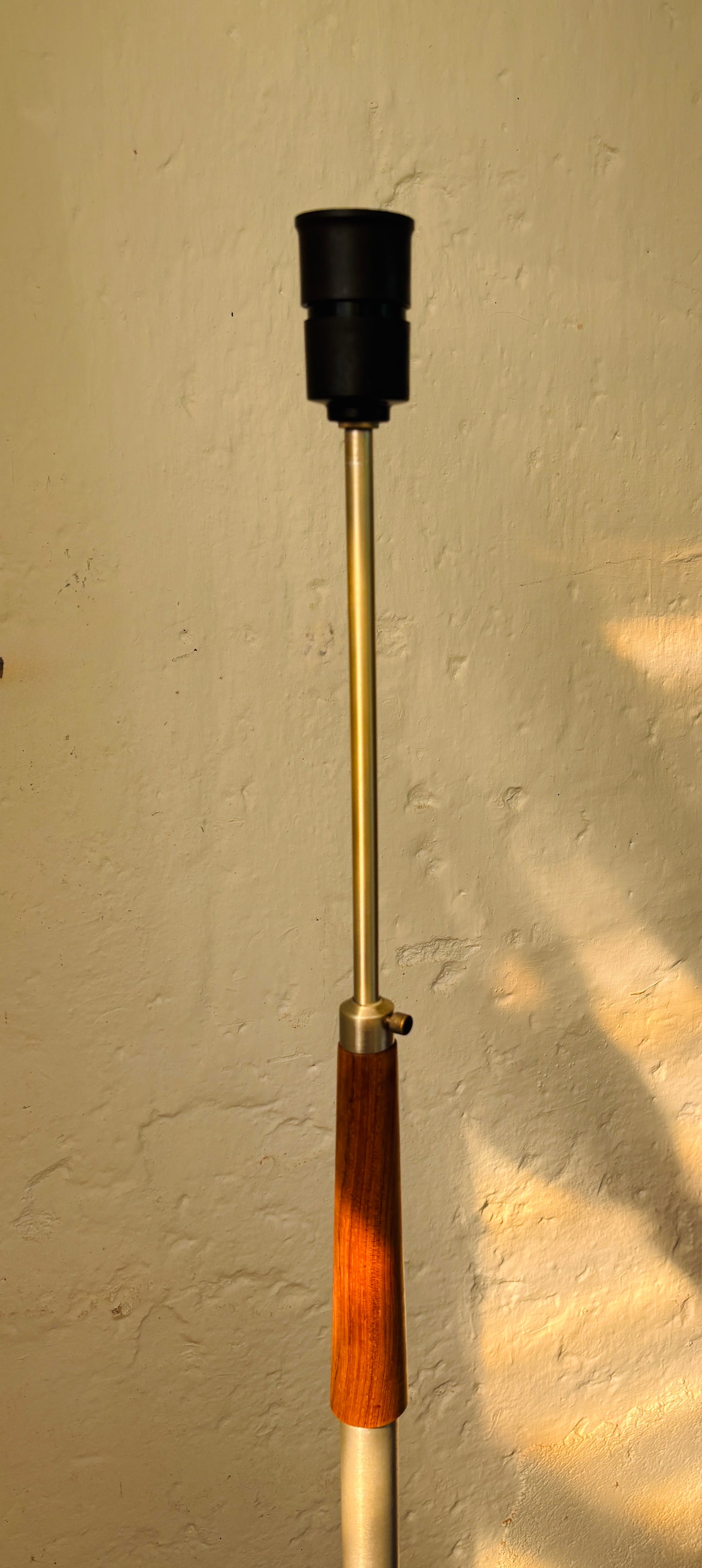 Vintagestanderlampe i alu og palisander