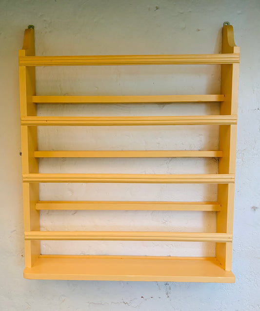 Wall-mounted plate rack
