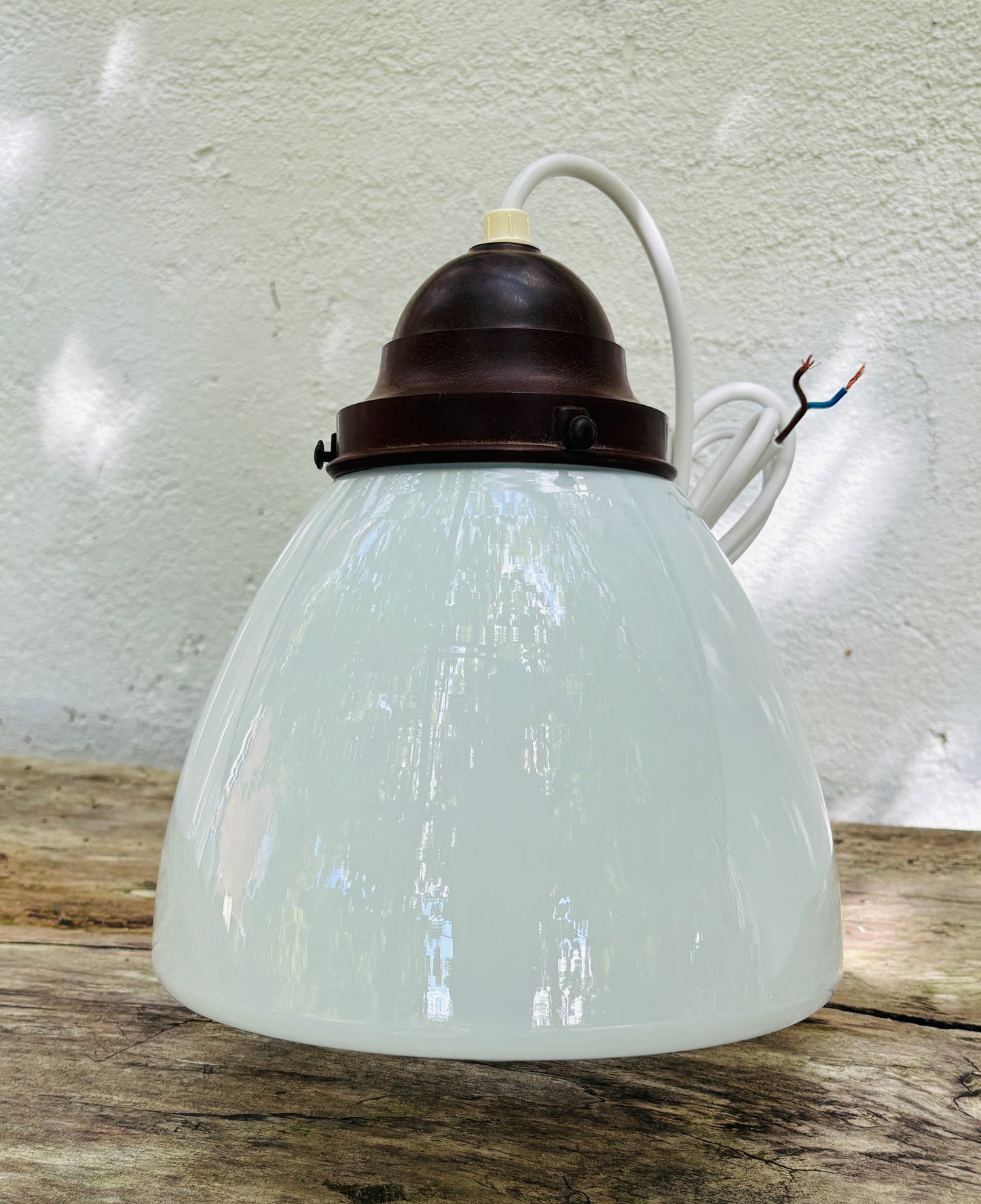 Gammel “skolelampe” i opalglas