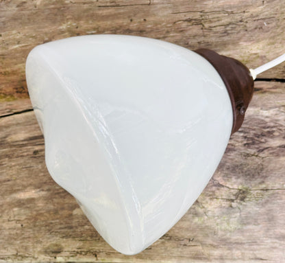 Gammel “skolelampe” i opalglas