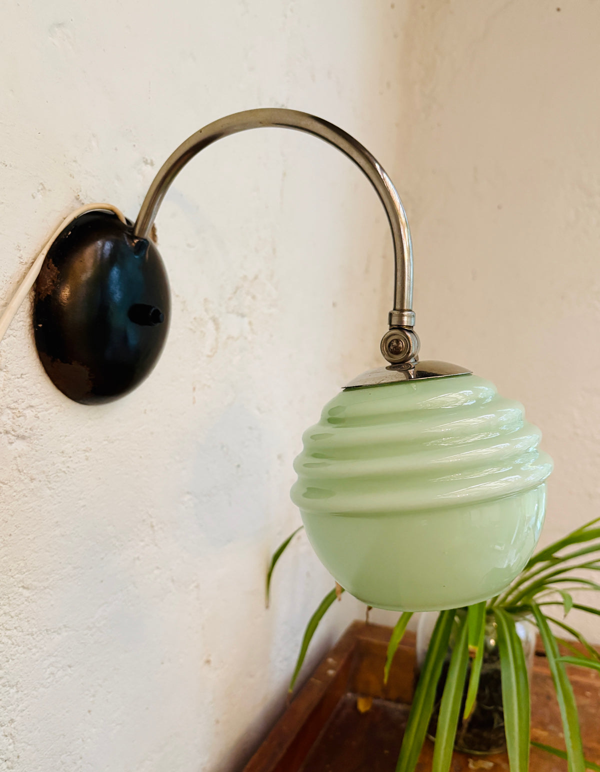 Art Deco lampe med mintgrøn glaskuppel