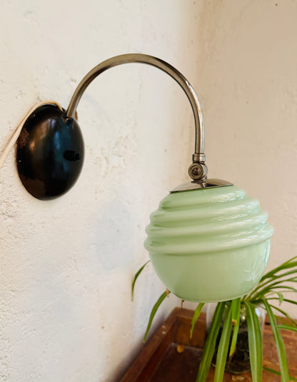 Art Deco lampe med mintgrøn glaskuppel