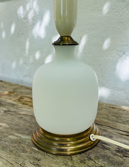 Gammel bordlampe i opalglas