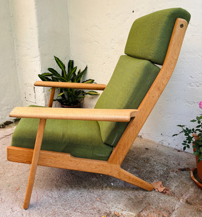 Hans J. Wegner GE 290A lænestol i eg