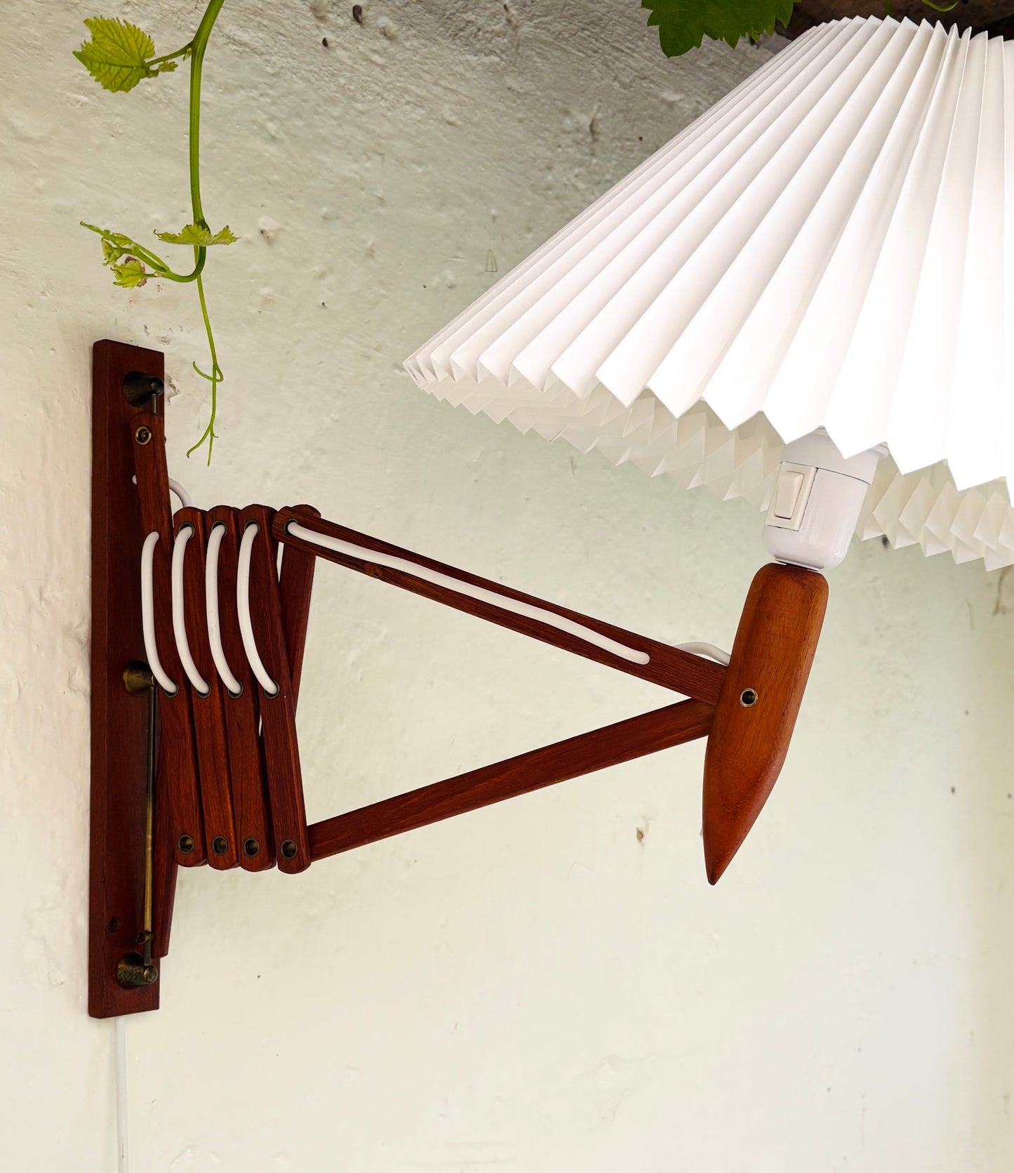 LYFA sakselampe i teak - stor model