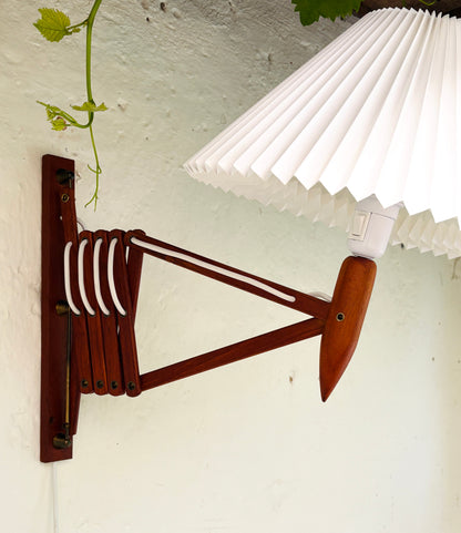 LYFA sakselampe i teak - stor model