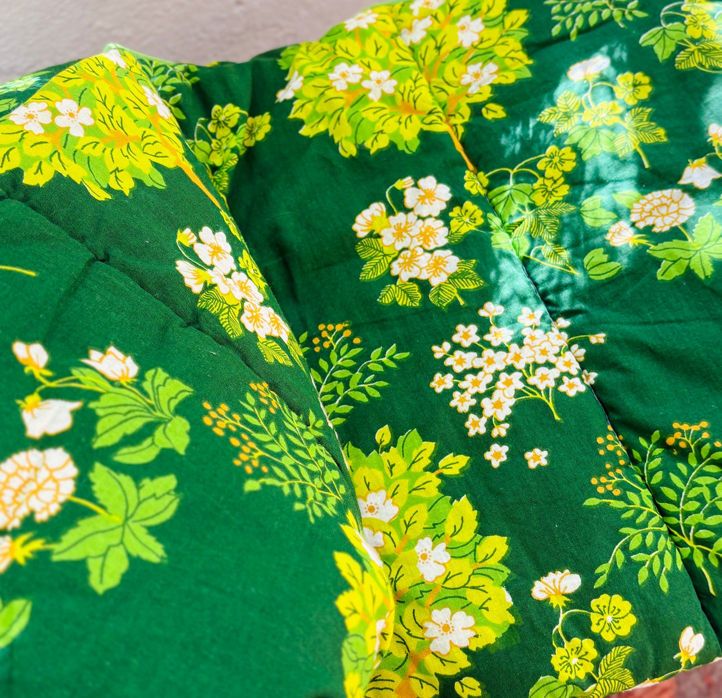 Retro-vattæppe med blomsterprint